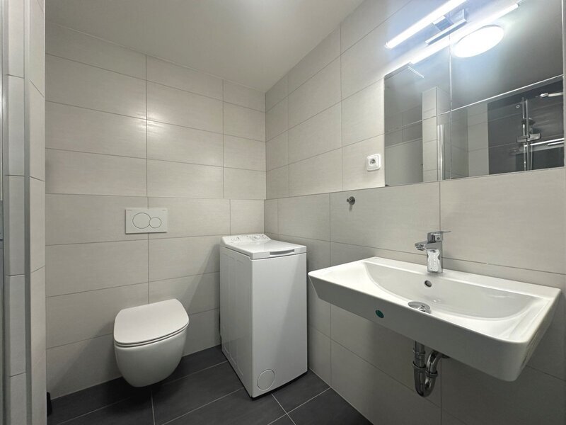 Stylové bydlení ve Zlíně! Pronájem moderního bytu 1+kk s terasou a sklepem v Rezidenci Bartoška
