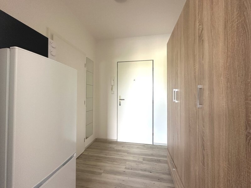 Stylové bydlení ve Zlíně! Pronájem moderního bytu 1+kk s terasou a sklepem v Rezidenci Bartoška