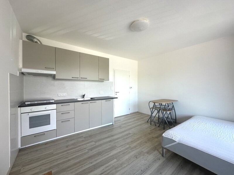 Stylové bydlení ve Zlíně! Pronájem moderního bytu 1+kk s terasou a sklepem v Rezidenci Bartoška