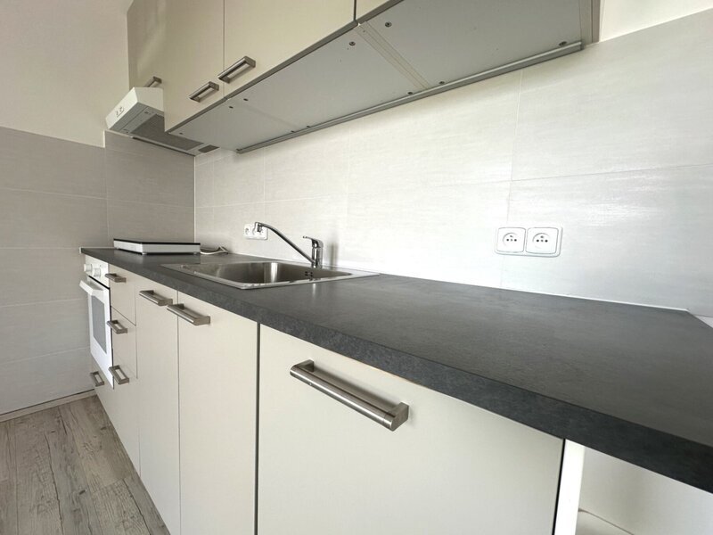 Stylové bydlení ve Zlíně! Pronájem moderního bytu 1+kk s terasou a sklepem v Rezidenci Bartoška