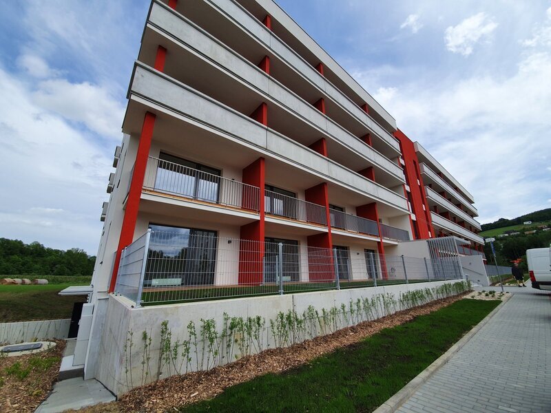 Stylové bydlení ve Zlíně! Pronájem moderního bytu 1+kk s terasou a sklepem v Rezidenci Bartoška