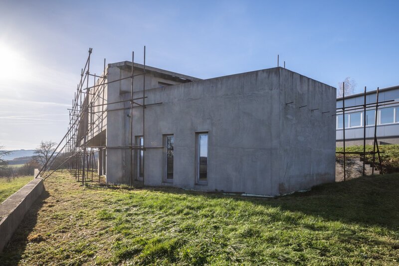 Rozestavěný rodinný dům s unikátním designem a nádherným výhledem na Veselé u Zlína.