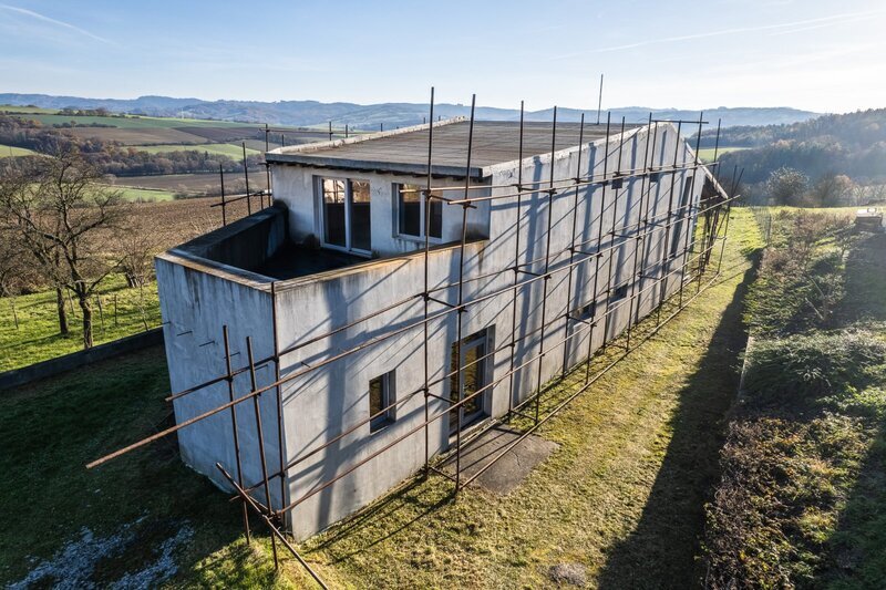 Rozestavěný rodinný dům s unikátním designem a nádherným výhledem na Veselé u Zlína.