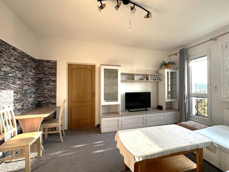 Prodej bytu 3+1 s balkonem – Zlín, Malenovice, ul. Husova