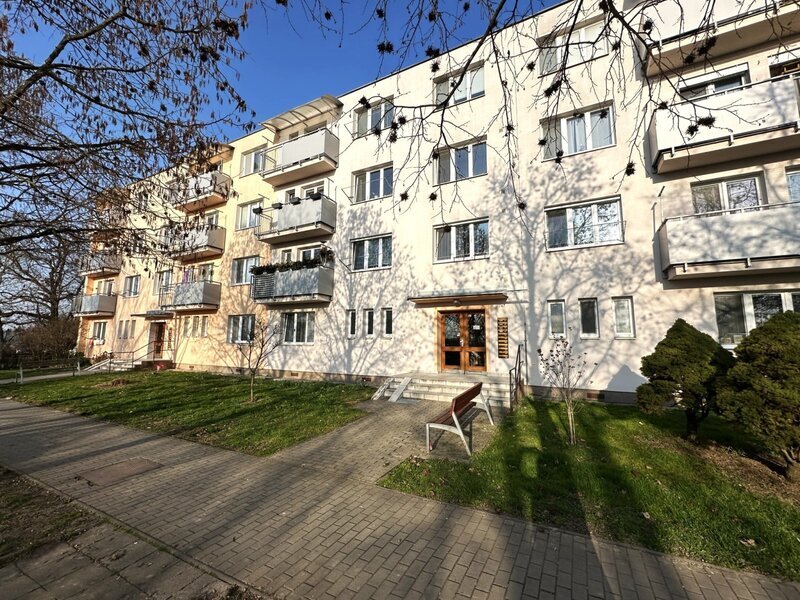 Prodej bytu 3+1 s balkonem – Zlín, Malenovice, ul. Husova