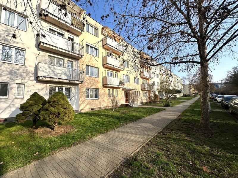 Prodej bytu 3+1 s balkonem – Zlín, Malenovice, ul. Husova