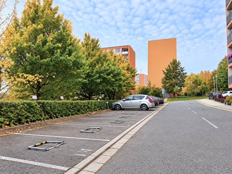 Pronájem parkovacího stání, 18 m² – Zlín, Jižní Svahy, Podlesí II