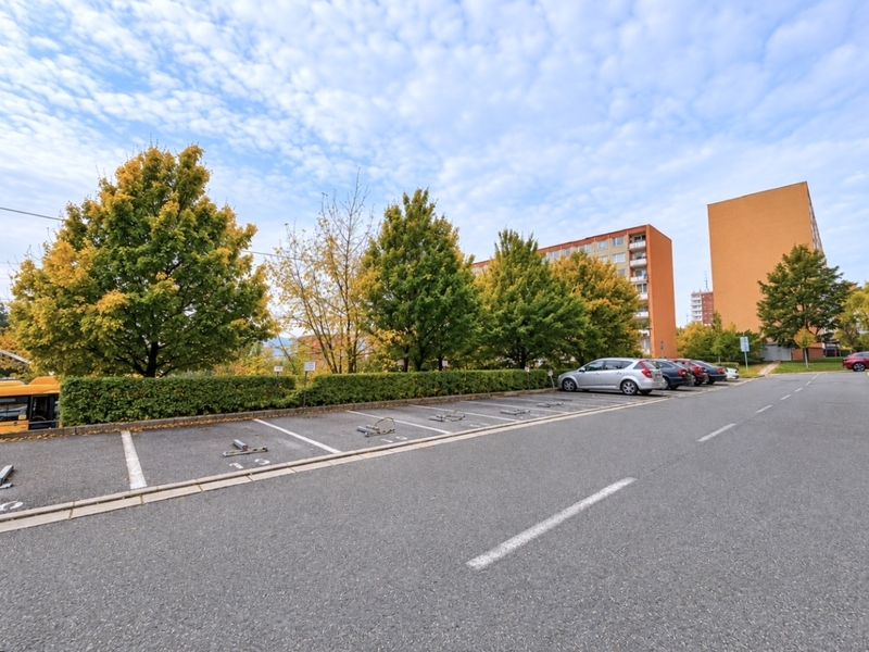 Pronájem parkovacího stání, 18 m² – Zlín, Jižní Svahy, Podlesí II