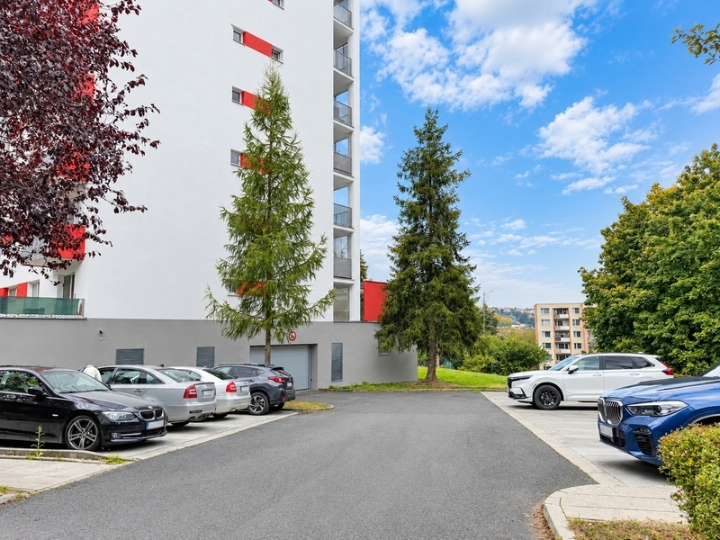 Pronájem garážového stání – Pod Křiby, Zlín