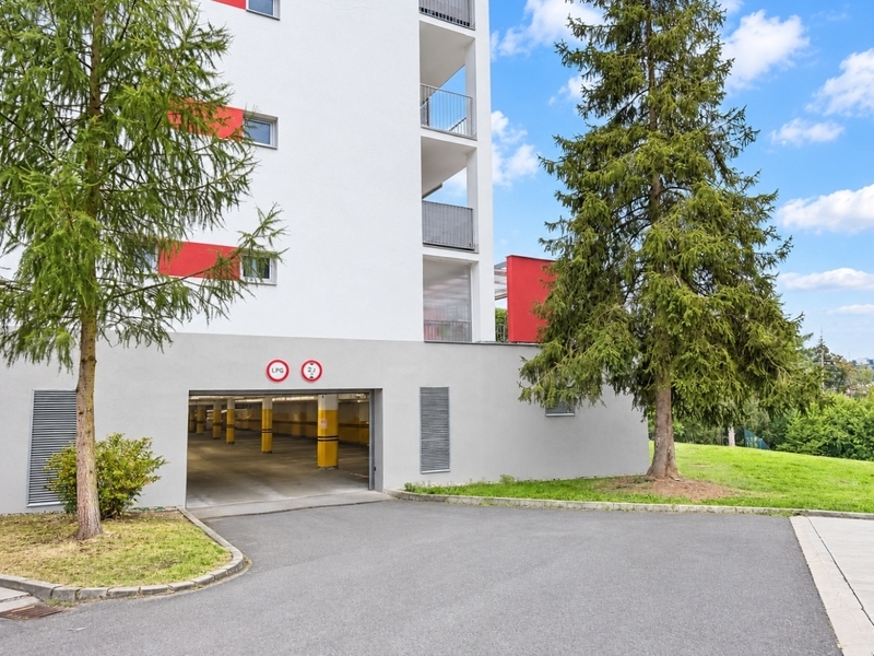 Pronájem garážového stání – Pod Křiby, Zlín
