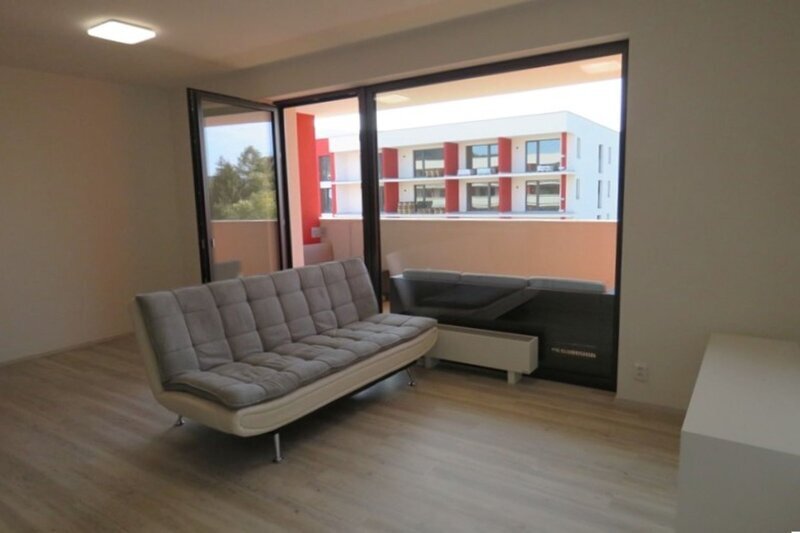 Pronájem moderního bytu 1+kk s terasou – Bartošova čtvrť