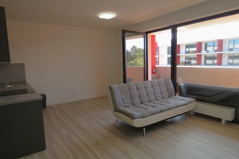 Pronájem moderního bytu 1+kk s terasou – Bartošova čtvrť