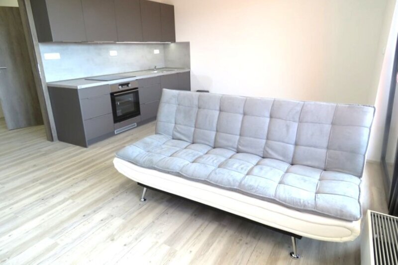 Pronájem moderního bytu 1+kk s terasou – Bartošova čtvrť