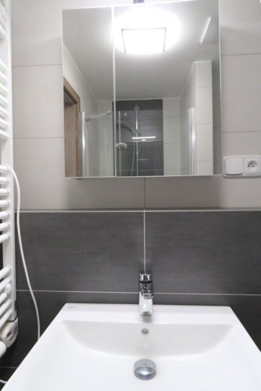 Pronájem moderního bytu 1+kk s terasou – Bartošova čtvrť