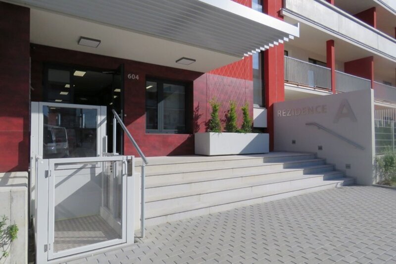 Pronájem moderního bytu 1+kk s terasou – Bartošova čtvrť