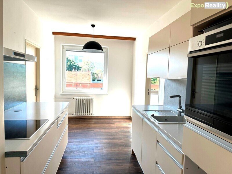 Pronájem bytu 4+1, 91 m², Zlín – Jižní Svahy, ul. Družstevní