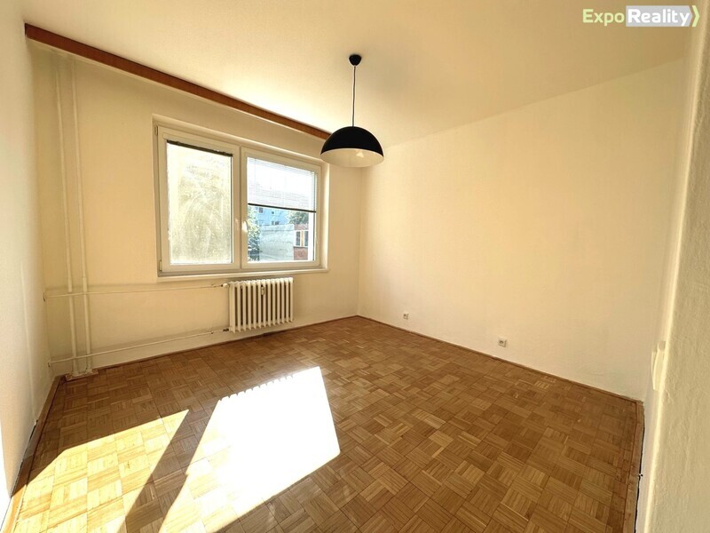 Pronájem bytu 4+1, 91 m², Zlín – Jižní Svahy, ul. Družstevní