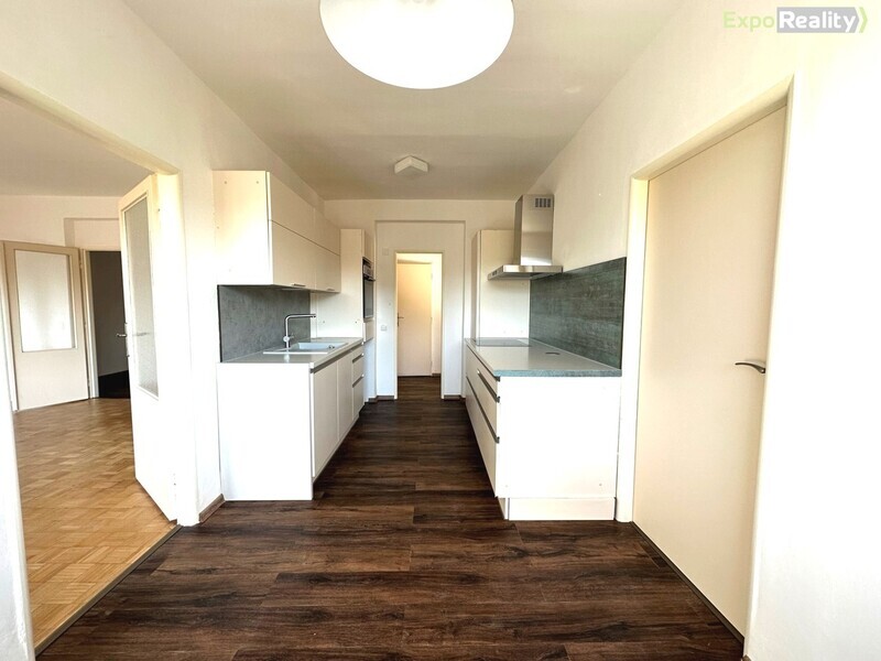 Pronájem bytu 4+1, 91 m², Zlín – Jižní Svahy, ul. Družstevní
