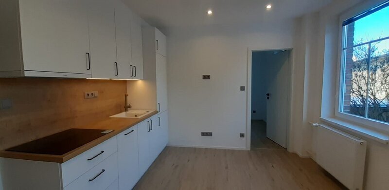 Nabízíme na prodej byt 1+1, rozloha 30,5 m², Zlín, v bytovém domě na ul. U Zimního stadionu