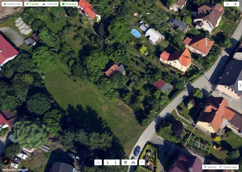 Komerce i bydlení na jednom místě? Tento pozemek ve Valašském Meziříčí vám to umožní!