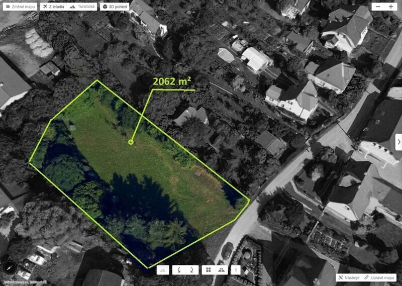 Komerce i bydlení na jednom místě? Tento pozemek ve Valašském Meziříčí nabízí obojí!