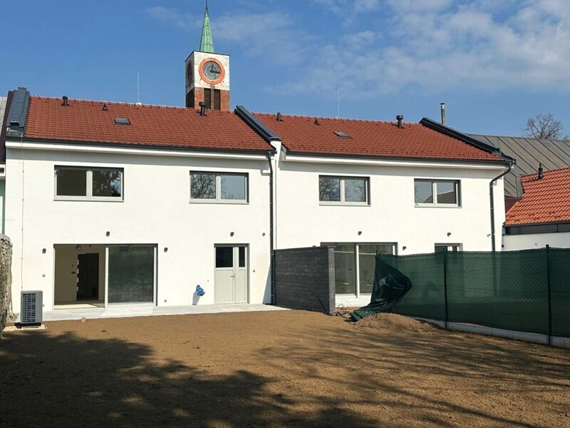 Prodej moderního rodinného domu 5+kk s garáží a zahradou – Míškovice u Zlína
