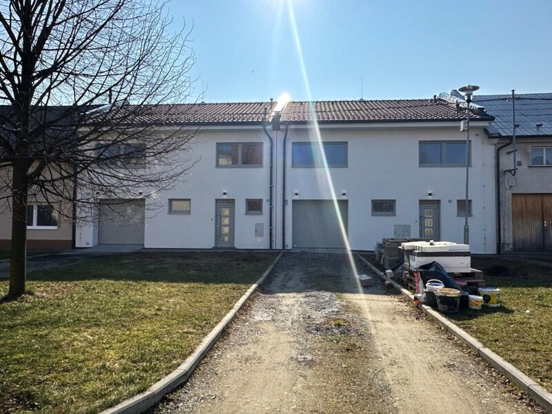 Prodej moderního rodinného domu 5+kk s garáží a zahradou – Míškovice u Zlína