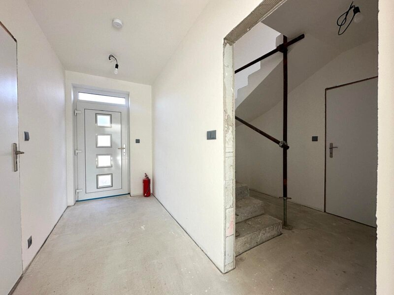 Prodej moderního rodinného domu 5+kk s garáží a zahradou – Míškovice u Zlína