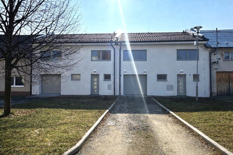 Prodej moderního rodinného domu 5+kk s garáží a zahradou – Míškovice u Zlína