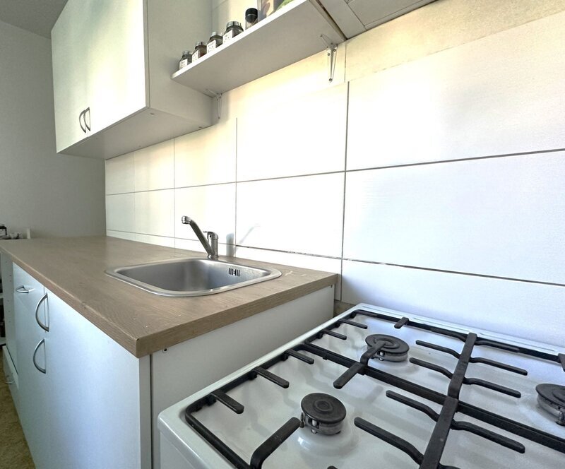 Pronájem prostorného a slunného bytu 3+1 s balkonem – Zlín, Malenovice (tř. Svobody).