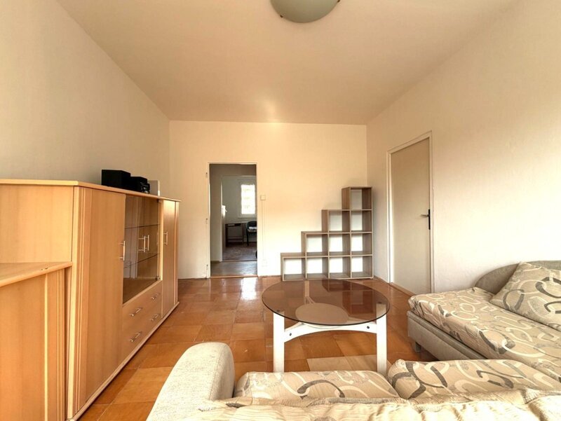 K pronájmu prostorný slunný byt 3+1 s balkonem, 68 m², Malenovice - Tř. Svobody