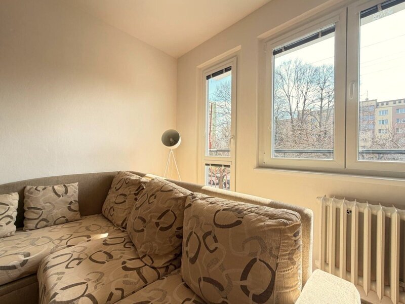 K pronájmu prostorný slunný byt 3+1 s balkonem, 68 m², Malenovice - Tř. Svobody