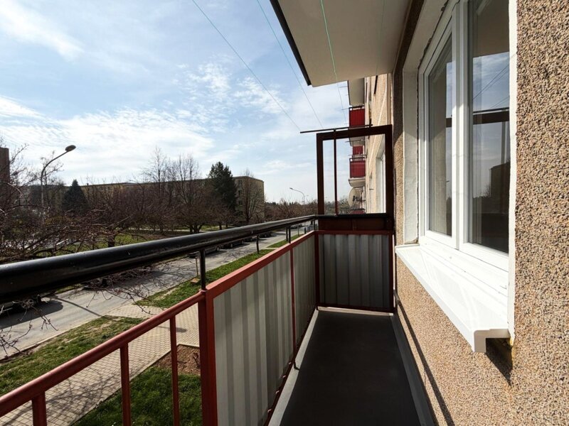 K pronájmu prostorný slunný byt 3+1 s balkonem, 68 m², Malenovice - Tř. Svobody