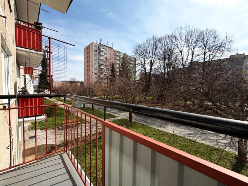 K pronájmu prostorný slunný byt 3+1 s balkonem, 68 m², Malenovice - Tř. Svobody