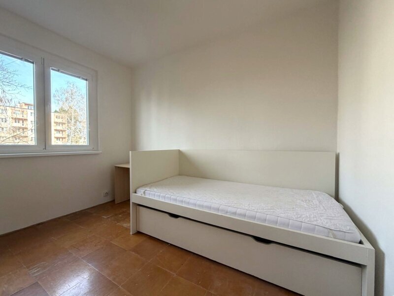 K pronájmu prostorný slunný byt 3+1 s balkonem, 68 m², Malenovice - Tř. Svobody