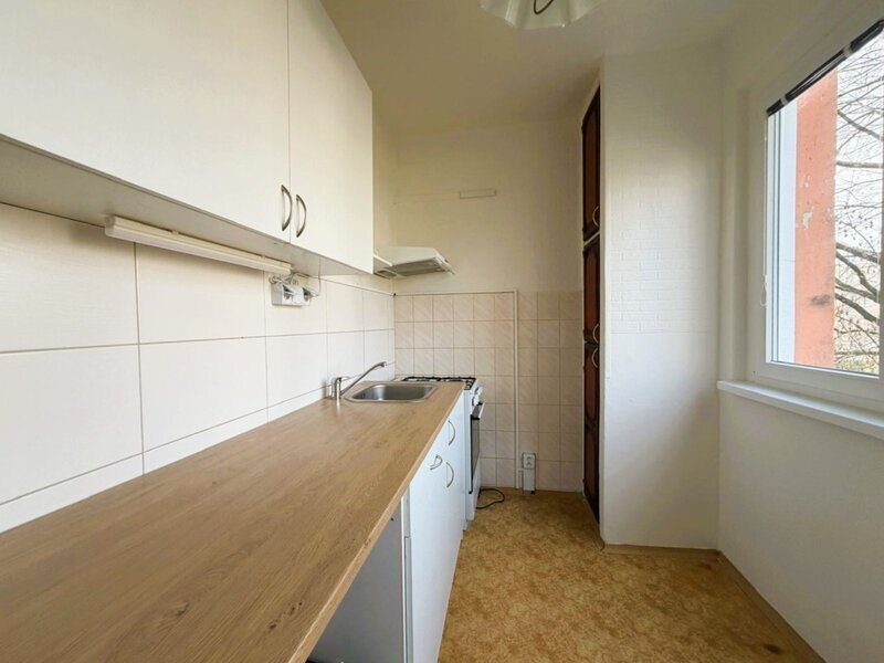 K pronájmu prostorný slunný byt 3+1 s balkonem, 68 m², Malenovice - Tř. Svobody