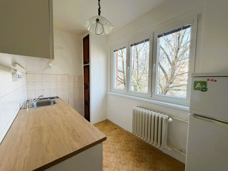 K pronájmu prostorný slunný byt 3+1 s balkonem, 68 m², Malenovice - Tř. Svobody