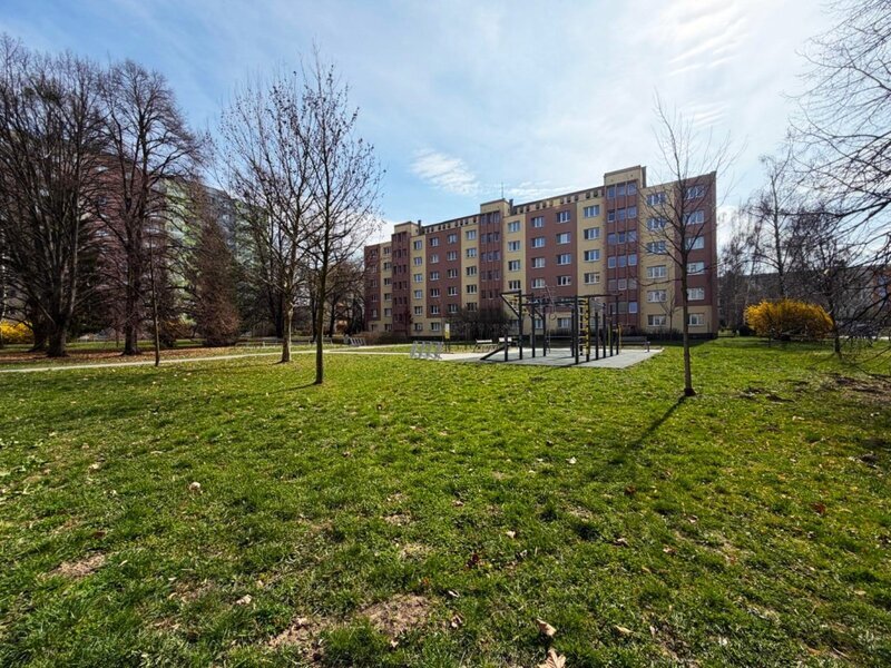 K pronájmu prostorný slunný byt 3+1 s balkonem, 68 m², Malenovice - Tř. Svobody