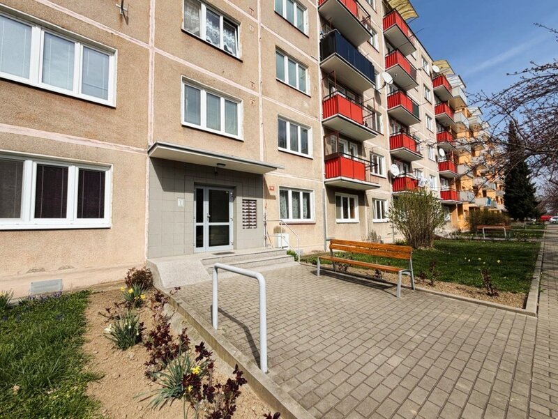 K pronájmu prostorný slunný byt 3+1 s balkonem, 68 m², Malenovice - Tř. Svobody