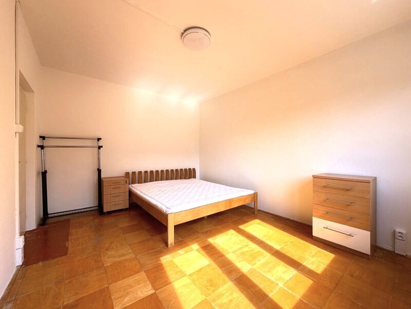 K pronájmu prostorný slunný byt 3+1 s balkonem, 68 m², Malenovice - Tř. Svobody