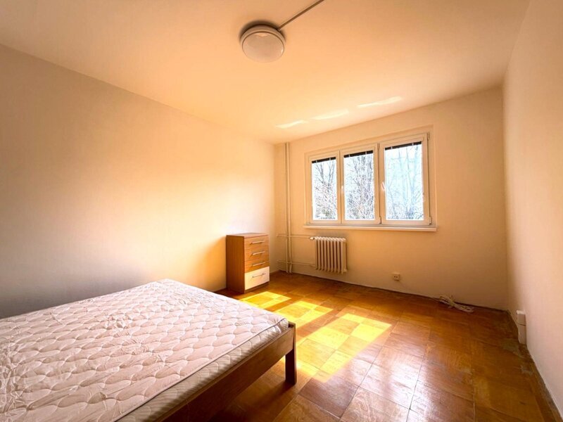 K pronájmu prostorný slunný byt 3+1 s balkonem, 68 m², Malenovice - Tř. Svobody