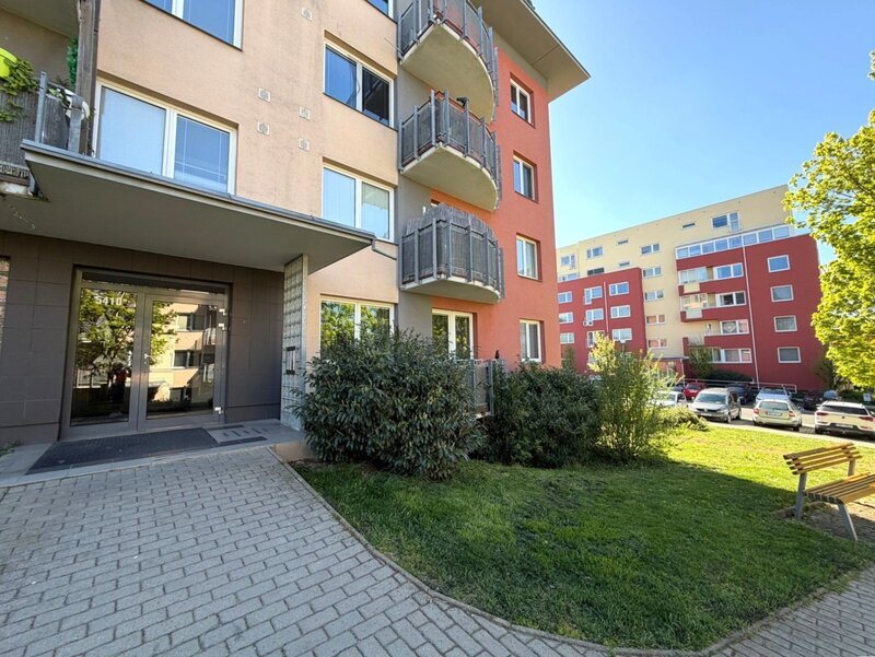 Pronájem moderního bytu 1+kk s balkonem – Zlín, Podlesí V