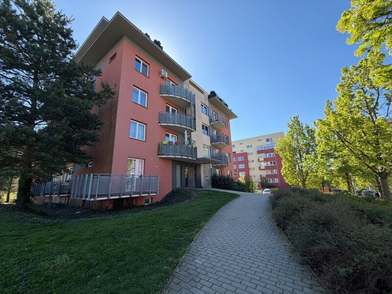 Pronájem moderního bytu 1+kk s balkonem – Zlín, Podlesí V