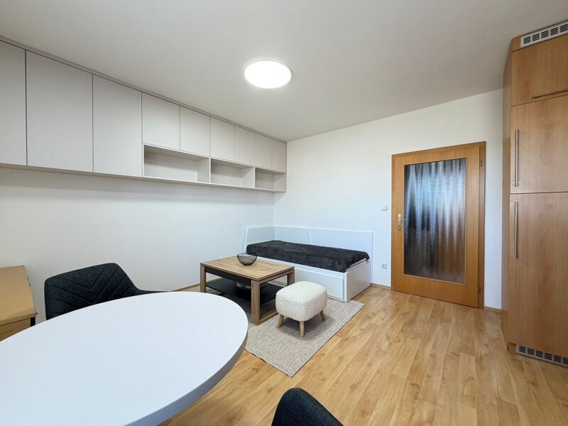 Pronájem moderního bytu 1+kk s balkonem – Zlín, Podlesí V