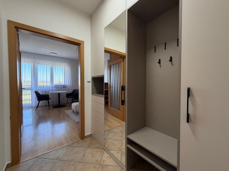 Pronájem moderního bytu 1+kk s balkonem – Zlín, Podlesí V