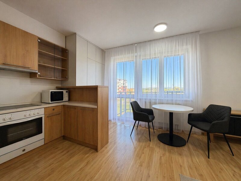 Pronájem moderního bytu 1+kk s balkonem – Zlín, Podlesí V