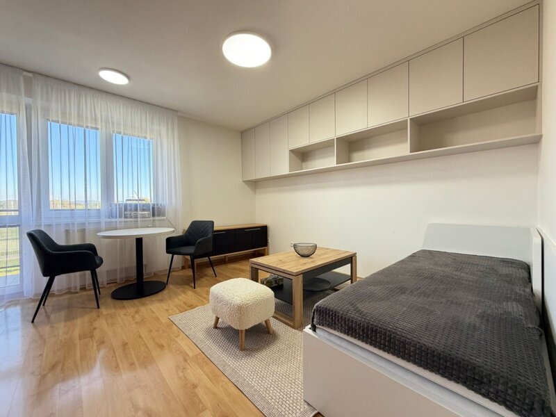 Pronájem moderního bytu 1+kk s balkonem – Zlín, Podlesí V