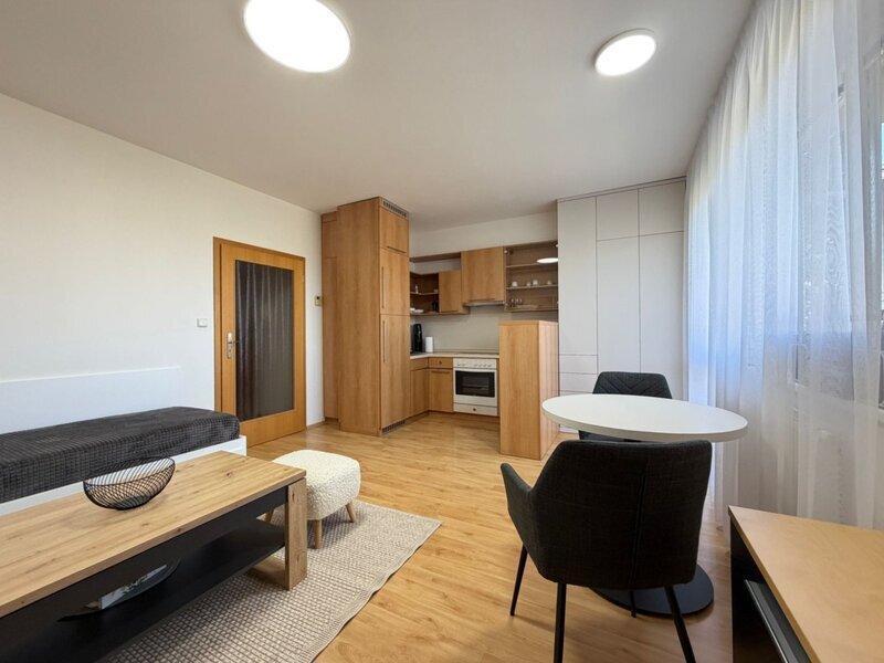 Pronájem moderního bytu 1+kk s balkonem – Zlín, Podlesí V