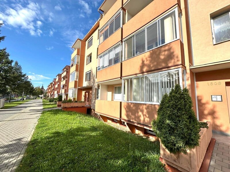 Pronájem prostorného bytu 2+1 s lodžií a sklepem, Napajedla