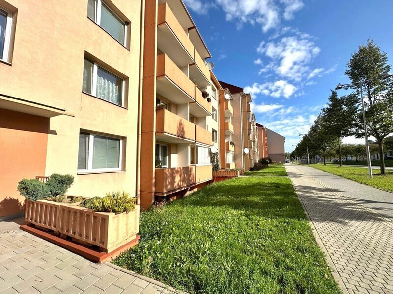 Pronájem prostorného bytu 2+1 s lodžií a sklepem, Napajedla